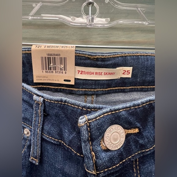 Levi’s High Rise Skinny Jeans - Picture 4 of 5